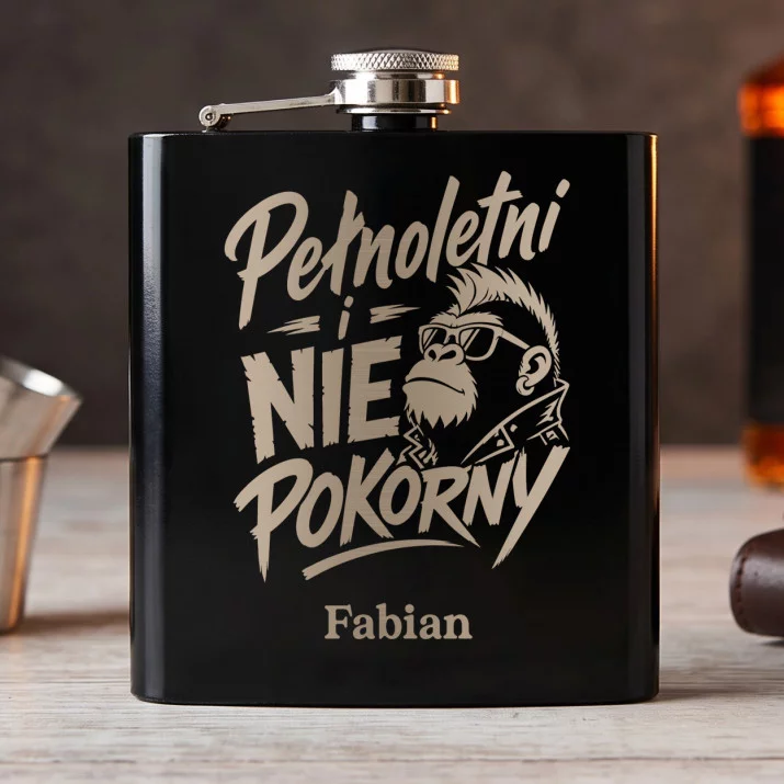 Piersiówka Z Grawerem Dla 21 Latka Prezent Na 20 Urodziny Dla Mężczyzny: Dojrzały Humor Piersiówka Z Grawerem Dla 21 Latka Prezent Na 20 Urodziny Dla Mężczyzny: Dojrzały Humor