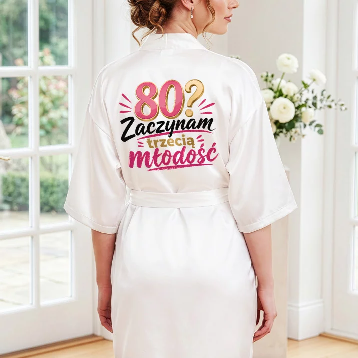 Szlafrok Satynowy Dla 80 Latki Prezent Na 80 Urodziny Dla Kobiety: 80? Zaczynam Trzecią Młodość Szlafrok Satynowy Dla 80 Latki Prezent Na 80 Urodziny Dla Kobiety: 80? Zaczynam Trzecią Młodość