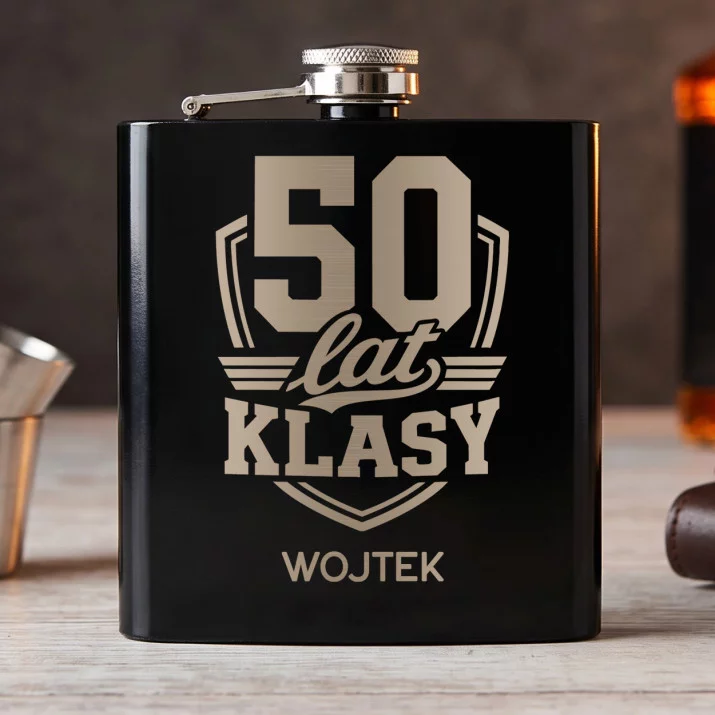 Piersiówka Z Grawerem Na 50 Urodziny Prezent Dla Mężczyzny: 50 Lat Klasy