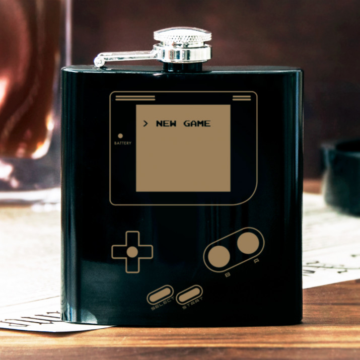 Game boy - Piersiówka z grawerem Game boy - Piersiówka z grawerem