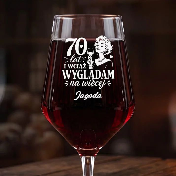 Mega Kieliszek Do Wina z Grawerem Dla Kobiety 70 Lat Prezent Na 70 Urodziny Dla Kobiety: 70 Lat - Wciąż Wyglądam Mega Kieliszek Do Wina z Grawerem Dla Kobiety 70 Lat Prezent Na 70 Urodziny Dla Kobiety: 70 Lat - Wciąż Wyglądam