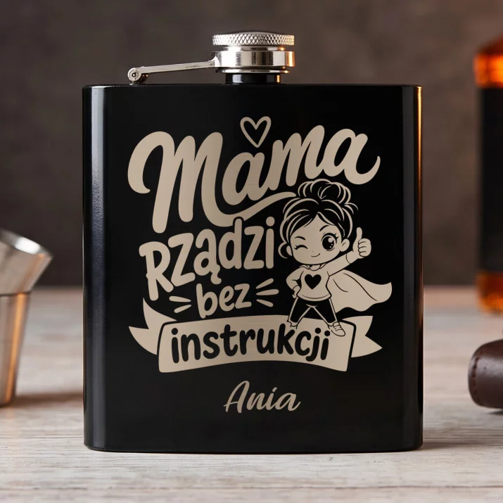 Piersiówka z Grawerem Na Dzień Mamy Prezent Dla Mamy Kobiety: Mama Rządzi Bez