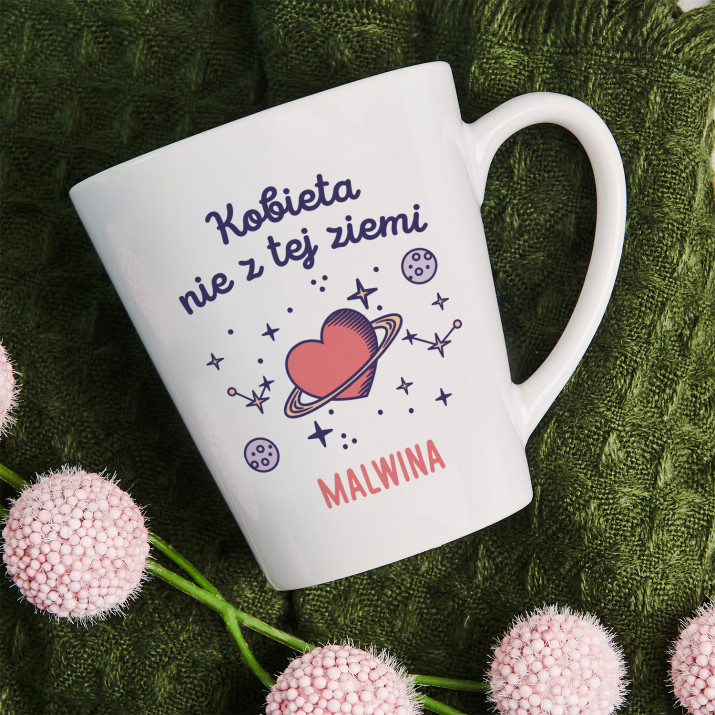Kobieta nie z tej ziemi - kubek personalizowany Kobieta nie z tej ziemi - kubek personalizowany