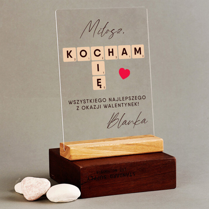 Kocham cię scrabble - Wydruk na szkle akrylowym z podstawką Kocham cię scrabble - Wydruk na szkle akrylowym z podstawką