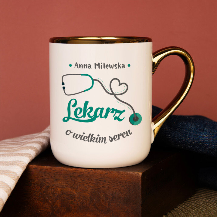 Lekarz o wielkim sercu - Kubek ceramiczny ze złotym rantem
