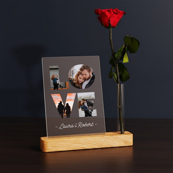 Love - słowo ze zdjęć - Wydruk na szkle akrylowym z różą Love - słowo ze zdjęć - Wydruk na szkle akrylowym z różą