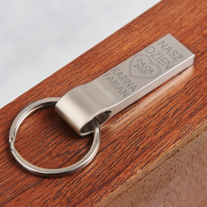 Nasz dzień - Pendrive srebrny brelok Nasz dzień - Pendrive srebrny brelok