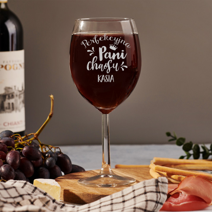 Perfekcyjna Pani chaosu - Grawerowany Kieliszek do wina