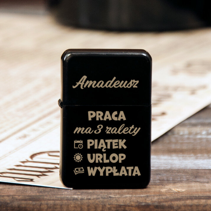 Praca ma 3 zalety - Zapalniczka z grawerem