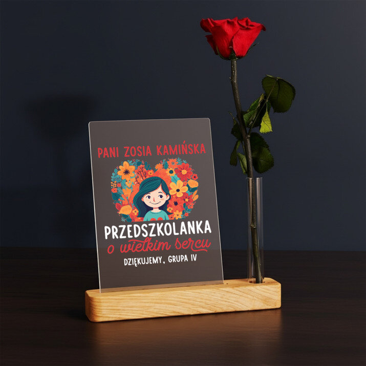 Przedszkolanka o wielkim sercu - Wydruk na szkle akrylowym z różą