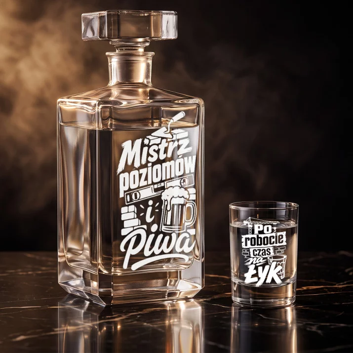 Zestaw Do Wódki z Grawerem Dla Budowlańca Prezent: Elegancki Humor Szefa Zestaw Do Wódki z Grawerem Dla Budowlańca Prezent: Elegancki Humor Szefa