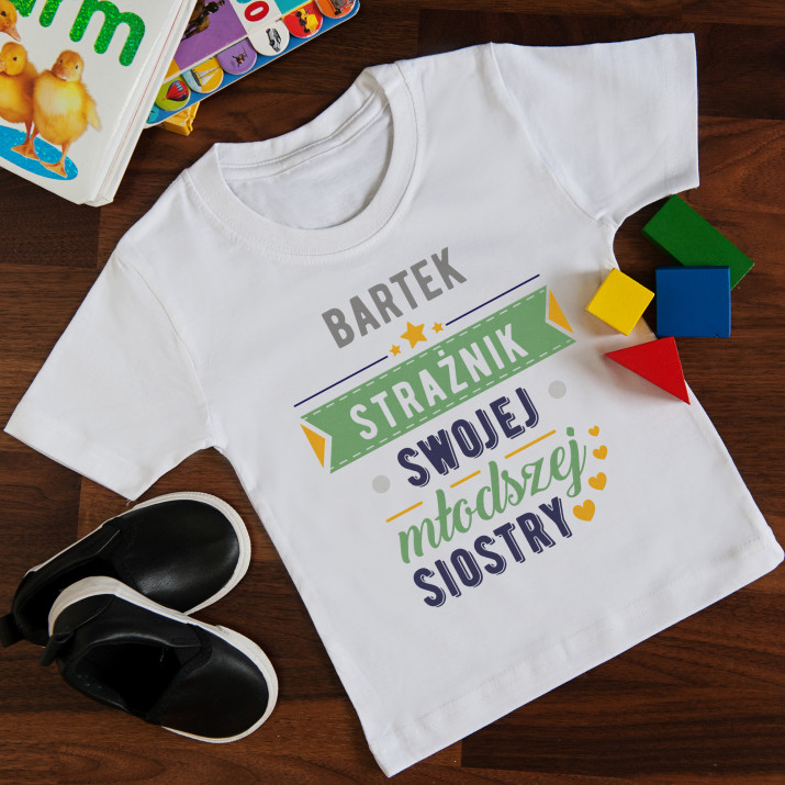 Strażnik młodszej siostry - Koszulka z nadrukiem dla dziecka