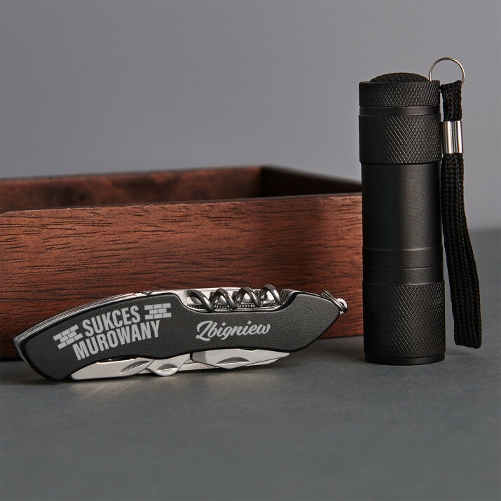 Sukces murowany - Zestaw multitool i latarka Sukces murowany - Zestaw multitool i latarka