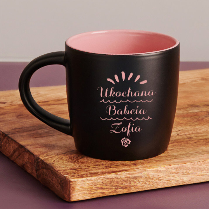 Ukochana babcia - Czarny kubek ceramiczny