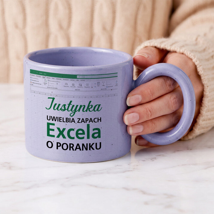 Uwielbia zapach excela - Kubek z okrągłym uchem