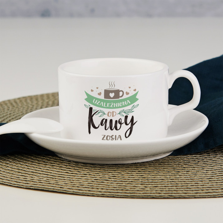 Uzależniona od kawy - Filiżanka ze spodkiem