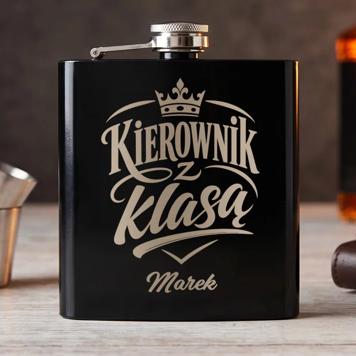 Piersiówka Z Grawerem Dla Kierownika Prezent Dla Mężczyzny: Szef Z Klasą Piersiówka Z Grawerem Dla Kierownika Prezent Dla Mężczyzny: Szef Z Klasą