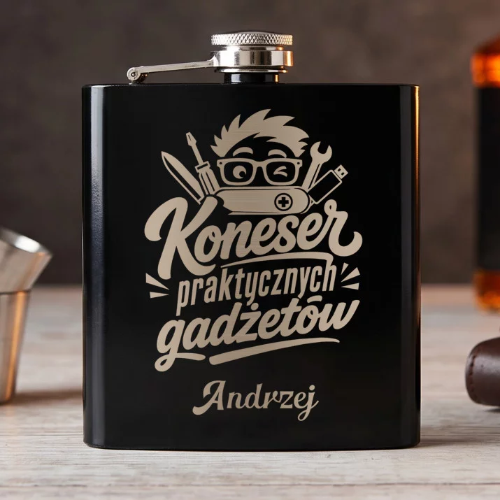 Piersiówka Z Grawerem Dla Gadżeciarza Prezent Dla Mężczyzny: Gadżetowy Szyk Piersiówka Z Grawerem Dla Gadżeciarza Prezent Dla Mężczyzny: Gadżetowy Szyk