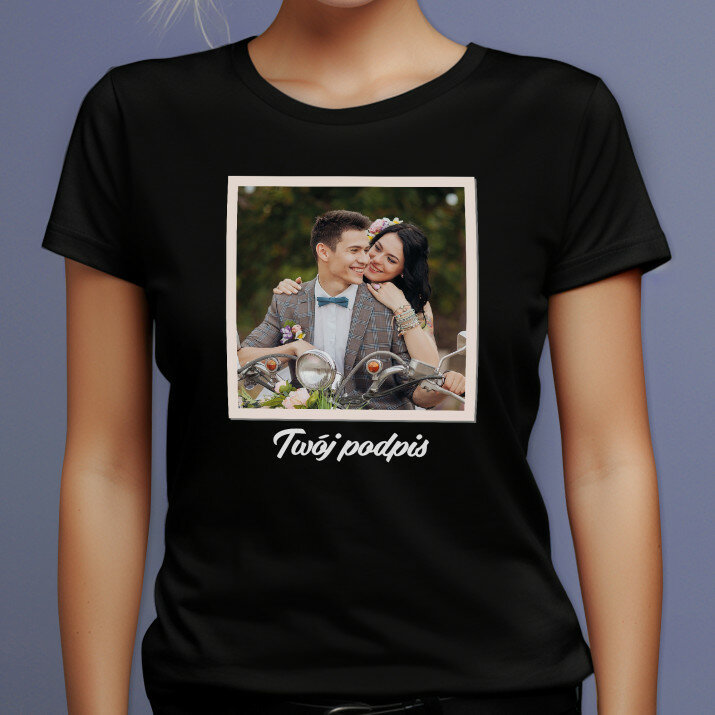 zdjęcie i podpis - Czarna koszulka damska