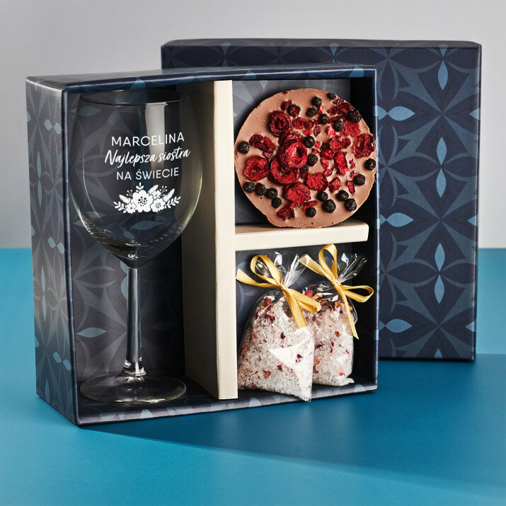Zestaw prezentowy dla siostry z kieliszkiem do wina i solami do kąpieli