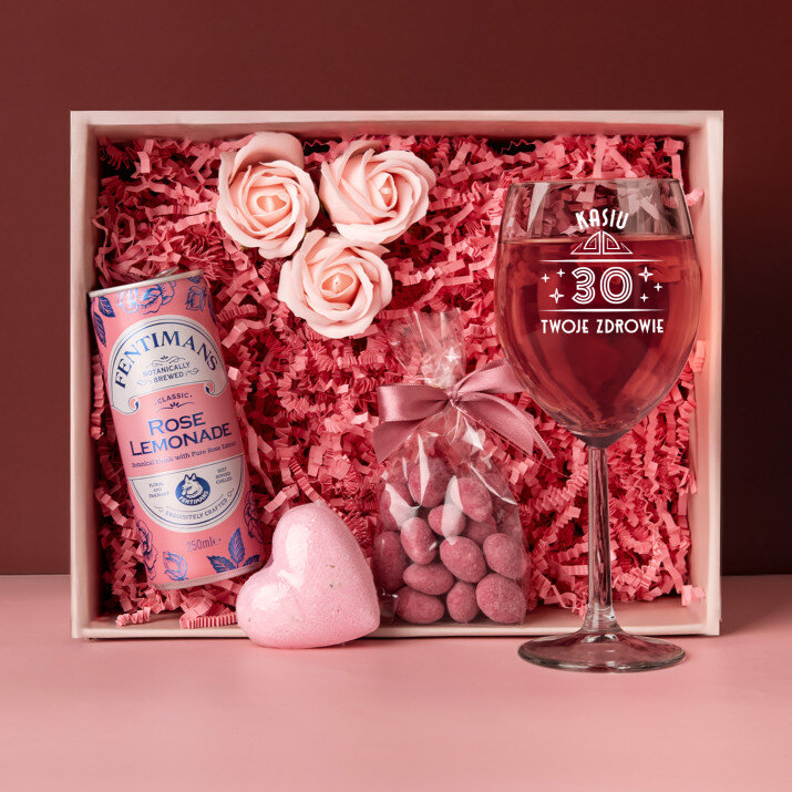 Zestaw prezentowy na 30 urodziny z kieliszkiem i lemoniadą