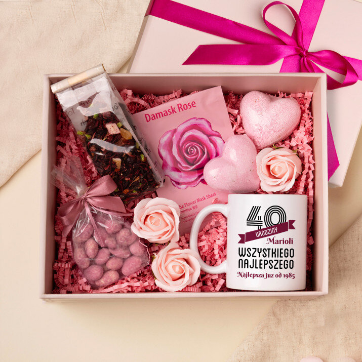 Zestaw prezentowy na 40 urodziny z kubkiem i różanym spa