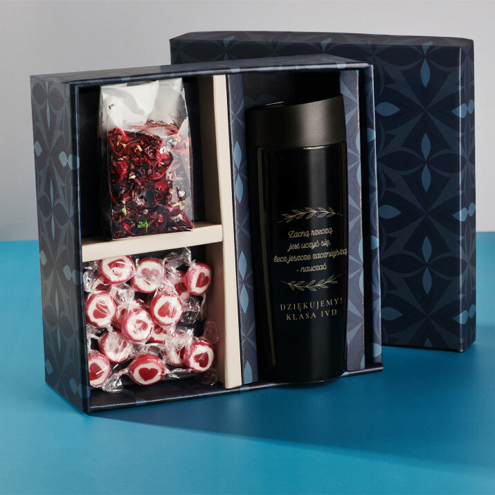 Zestaw prezentowy na zakończenie roku z kubkiem termicznym