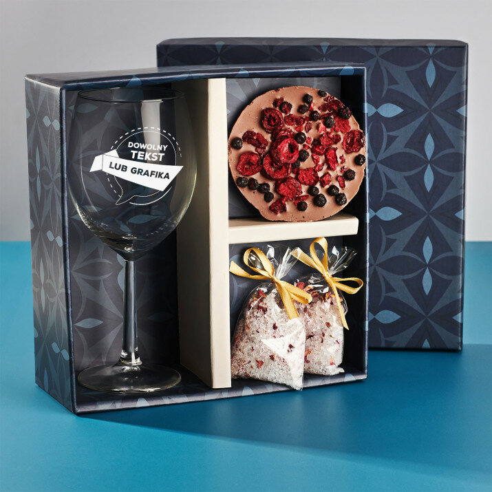 Zestaw prezentowy projekt własny z kieliszkiem do wina i solami do kąpieli