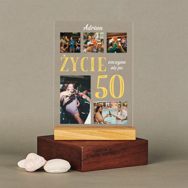 Życie zaczyna się po 50 - Wydruk na szkle akrylowym z podstawką