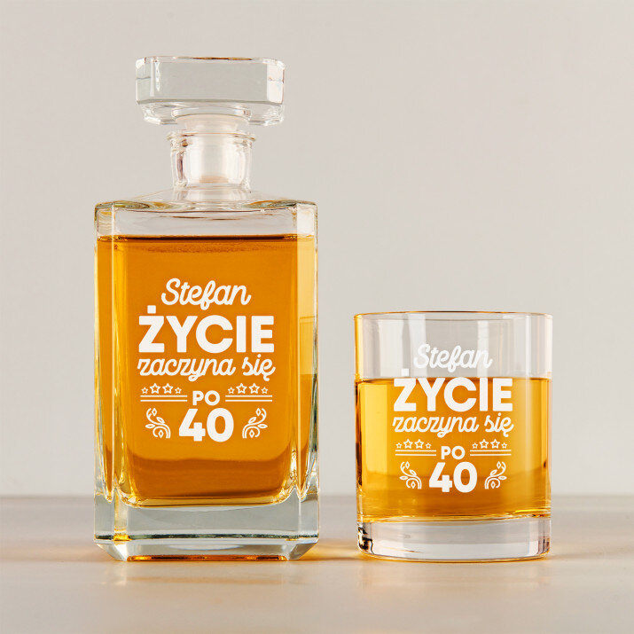 Życie zaczyna się po - Zestaw Grawerowana Karafka 0,7 i Szklanki Do Whisky Życie zaczyna się po - Zestaw Grawerowana Karafka 0,7 i Szklanki Do Whisky
