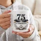 Kubek Z Nadrukiem Dla 75 Latka Prezent Na 75 Urodziny Dla Mężczyzny: 75 Lat Doświadczenia Kubek Z Nadrukiem Dla 75 Latka Prezent Na 75 Urodziny Dla Mężczyzny: 75 Lat Doświadczenia