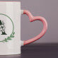 Monogram w kole kwiaty - kubek personalizowany